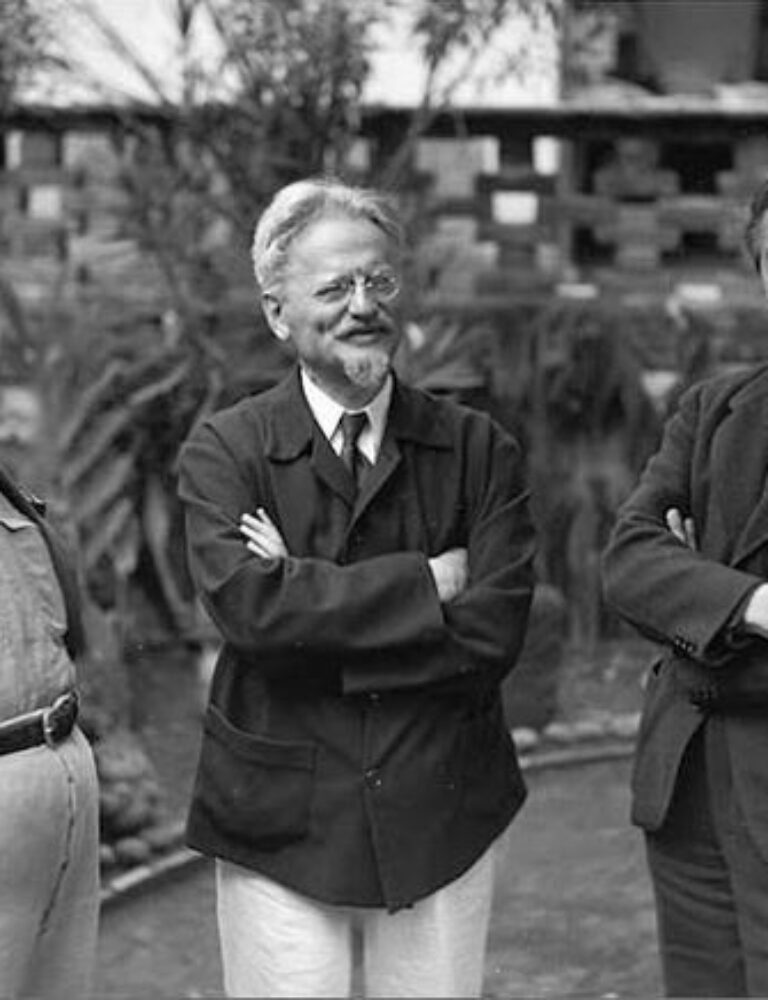 André Breton, Léon Trotski et Diego Rivera posent ensemble au Mexique